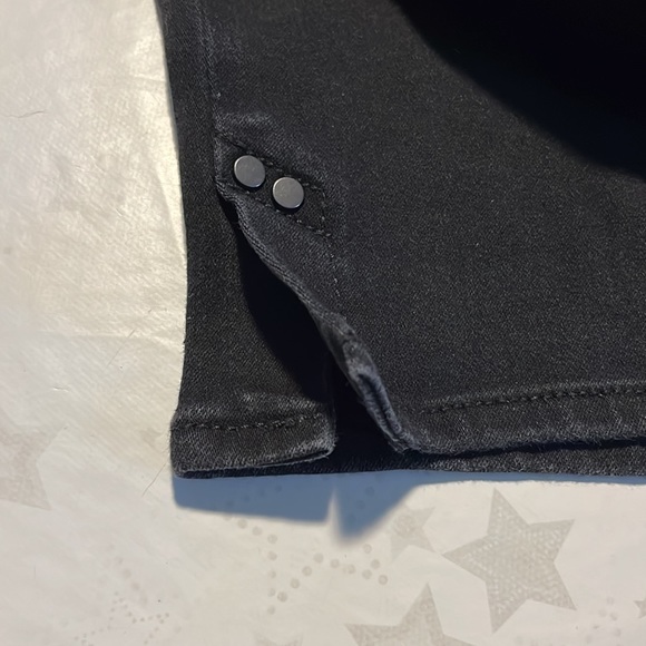 Gloria Vanderbilt All-around Slimming Effect, Avery Pull-on Capri, size 12 Black - Picture 6 of 7